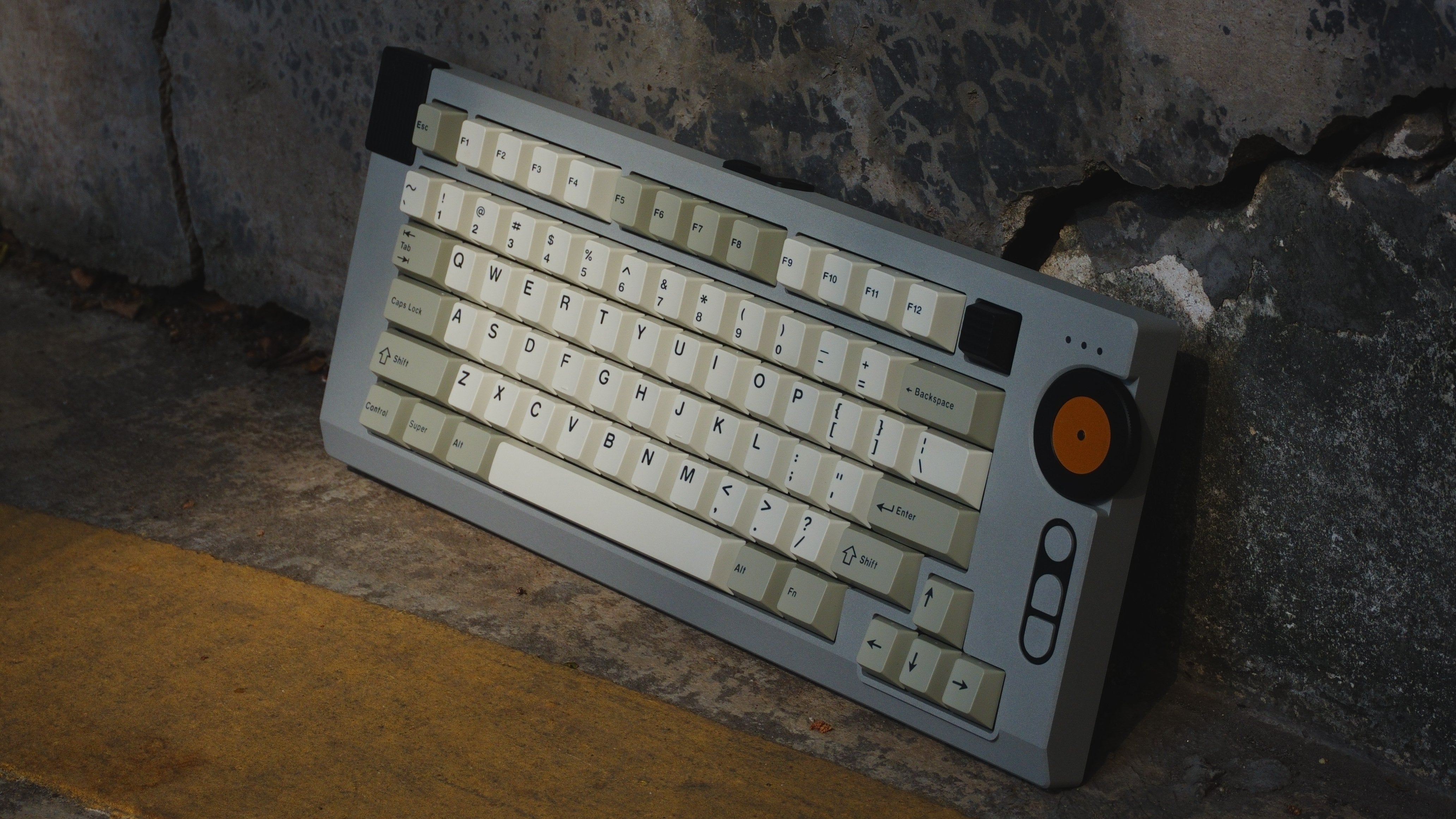 商品 – DesktopTribe Store